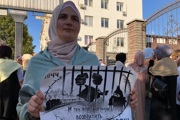 Кримськотатарські активісти біля будівлі Південного окружного військового суду перед оголошенням вироку фігурантам «другої Бахчисарайської групи», 16 вересня 2020 року/ Фото: «Кримська солідарність»