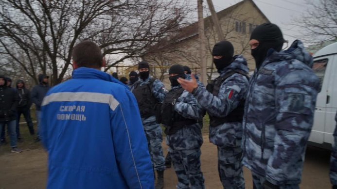 Mass searches in the homes of Crimean Tatars, Simferopol district, 27 March 2019 / Photo: Crimean Solidarity
