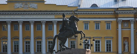 В Москве все еще действуют ковидные ограничения свободы собраний. Мы пожаловались на них в Конституционный суд