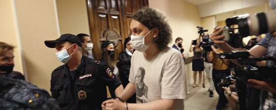 «Если нет реальных радикалов, сгодится и Хованский»: что известно об уголовном деле против видеоблогера