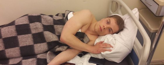 «В полвторого ночи в палате сидят три мента, издеваются, оскорбляют, не дают спать»