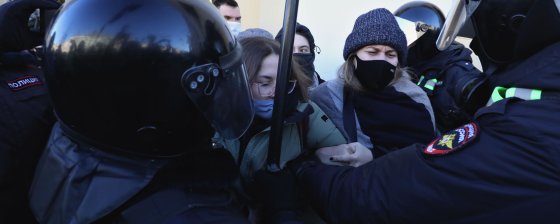 Задержания по всей стране: итоги протестов против войны с Украиной 24–27 февраля