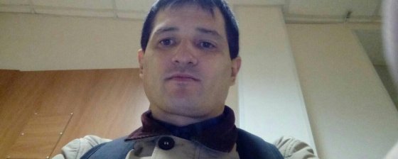 «Путина на свалку истории»: задержание и пять визитов оперативников за одиночный пикет