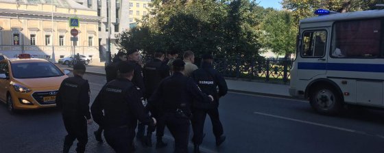 Задержания на шествии «Антикапитализм 2017» в Москве
