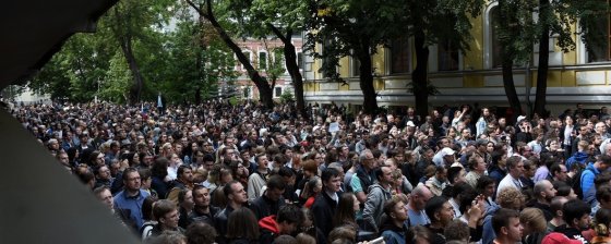 «Били, чтобы народ разошелся»: рассказы задержанных на акции у Мосгоризбиркома