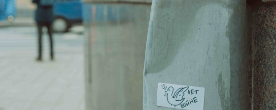 “No to the war in Ukraine!” and “GruZ (Cargo) 200”: how people are persecuted for anti-war stickers and flyers in Russia