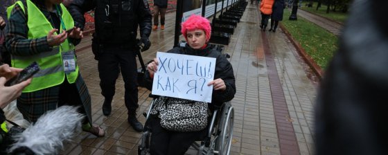 Женщины в черном и мужчины с повестками: итоги акций 24 сентября против мобилизации