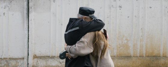 «Даже не думал уйти оттуда живым». Репортаж о первых часах Алексея Москалева на свободе — рядом с дочерью