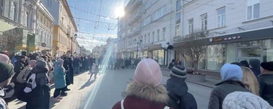 «Заставляли раздеваться и приседать»: как обращались с задержанными на антивоенной акции в Нижнем Новгороде