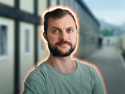      Осужденный по делу об акции с желто-синим дымом Григорий Мумриков провел 4 месяца в исправительном центре. Вот что он рассказал о своем заключении
    