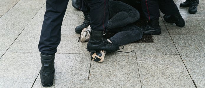 Во время зимних протестов 2021 года полицейские избивали журналистов. Эти случаи до сих пор не расследованы