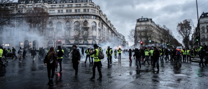 Протесты «желтых жилетов»: как полиция действует на демонстрациях во Франции