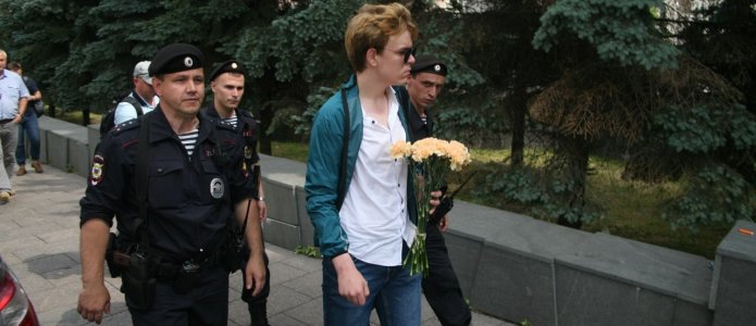 На организатора акции к годовщине войны в Москве Максима Лыпканя оказывают психологическое и физическое давление в СИЗО