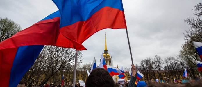 Оттоптались на кизильщике: с петербургских оппозиционеров требуют 11 миллионов за цветы