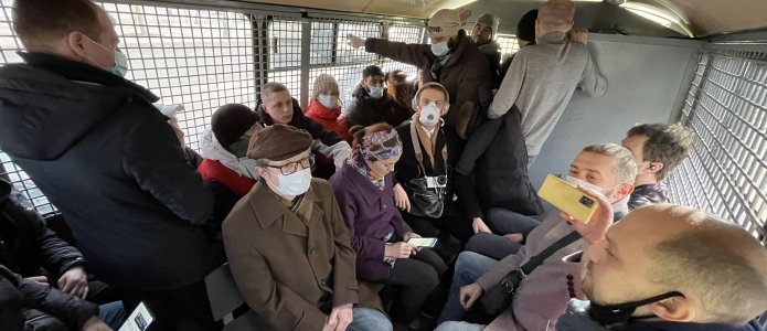 Разбитые головы и электрошокеры: итоги антивоенной акции 6 марта